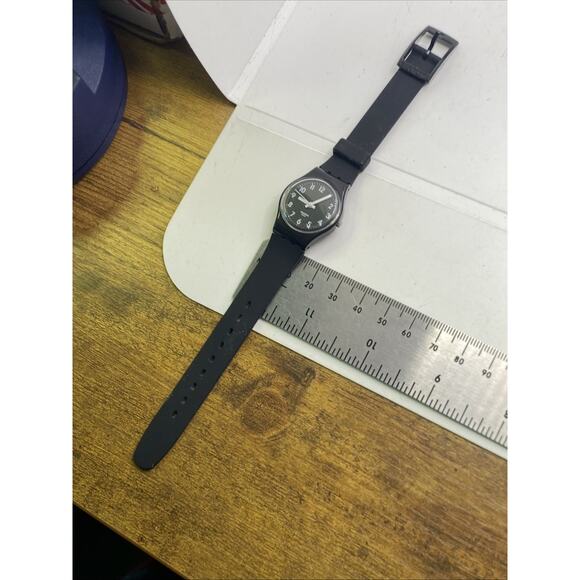 Swatch Womens Black Rubber Watch Works New Battery